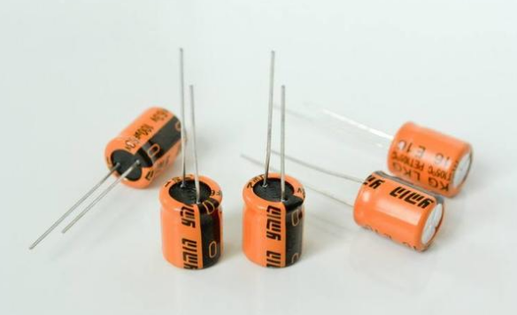 「NIPPON CHEMI-CON」電解電容極性接錯會爆炸，如何避免？
